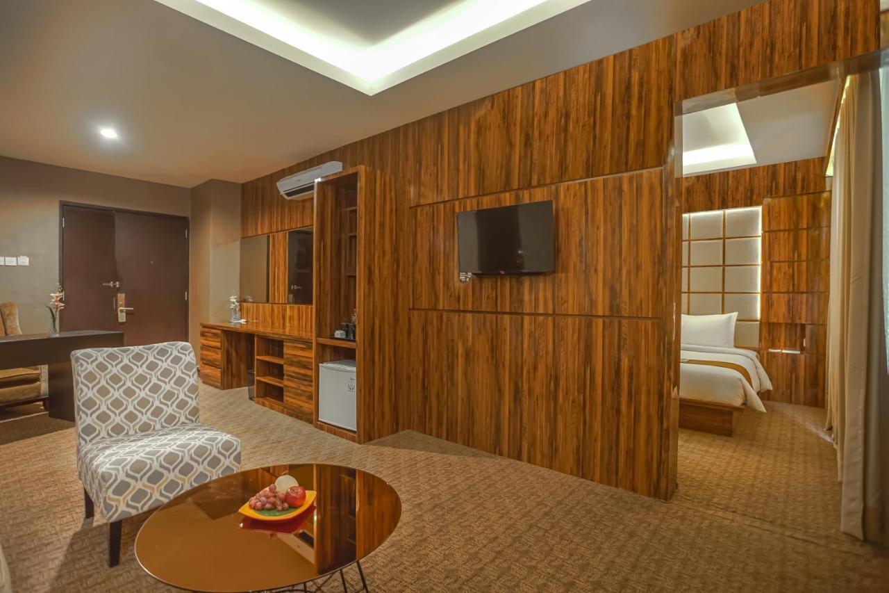 Hotel Royal Regantris Cendana Surabaja Exteriér fotografie