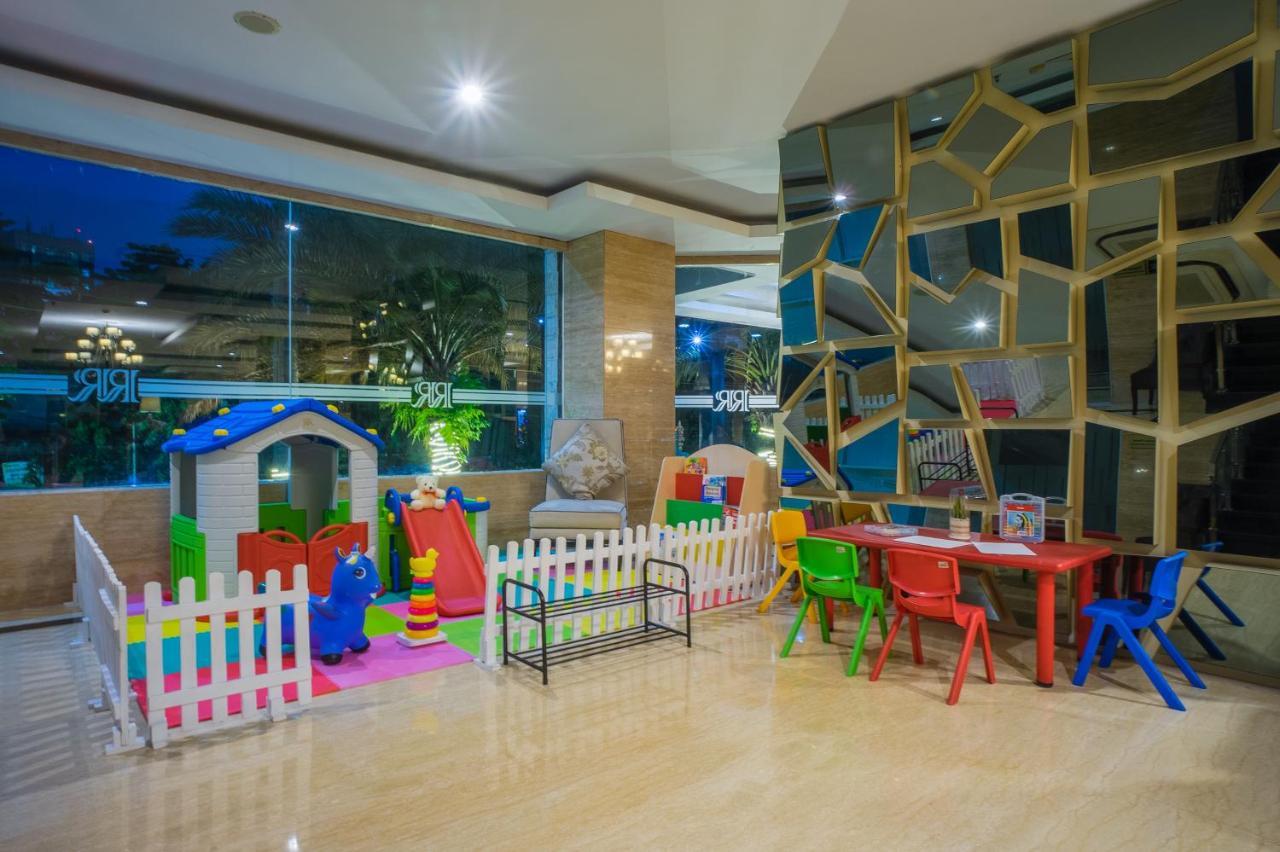Hotel Royal Regantris Cendana Surabaja Exteriér fotografie