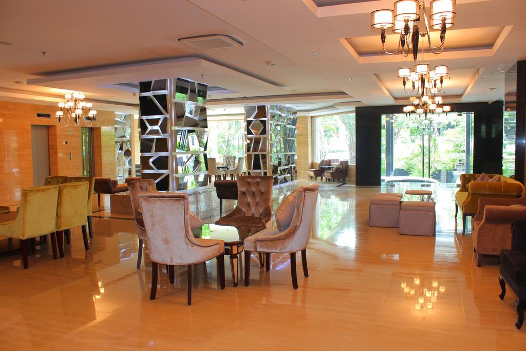 Hotel Royal Regantris Cendana Surabaja Exteriér fotografie