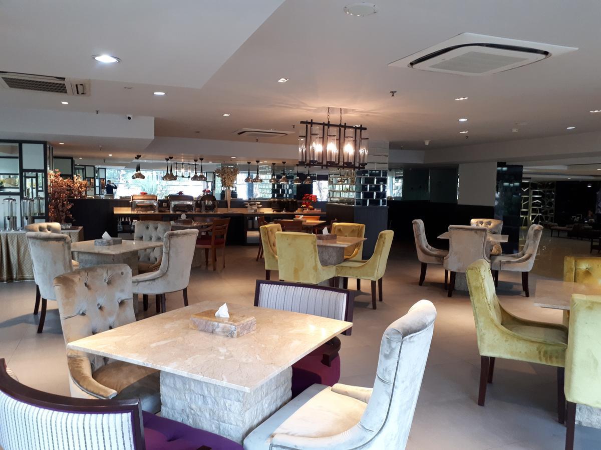 Hotel Royal Regantris Cendana Surabaja Exteriér fotografie